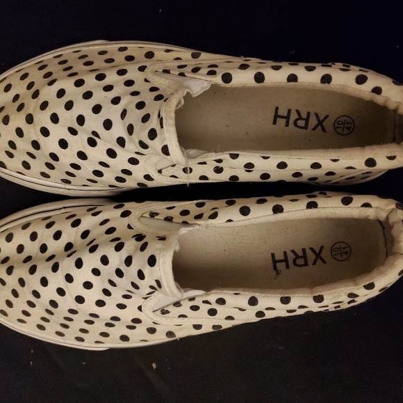 White and black polka dot shoes - Picture 1 of 1